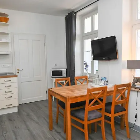 Sanssouci - Baederstilvilla Mit Individuellen Apartment Binz