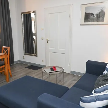 Sanssouci - Baederstilvilla Mit Individuellen Apartment Binz