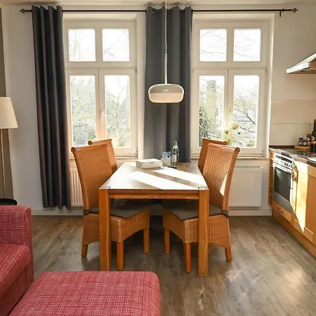 Sanssouci - Baederstilvilla Mit Individuellen Apartment Binz