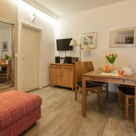Sanssouci - Baederstilvilla Mit Individuellen Apartment *