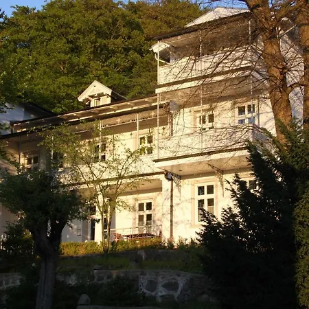 Sanssouci - Baederstilvilla Mit Individuellen Apartment Binz